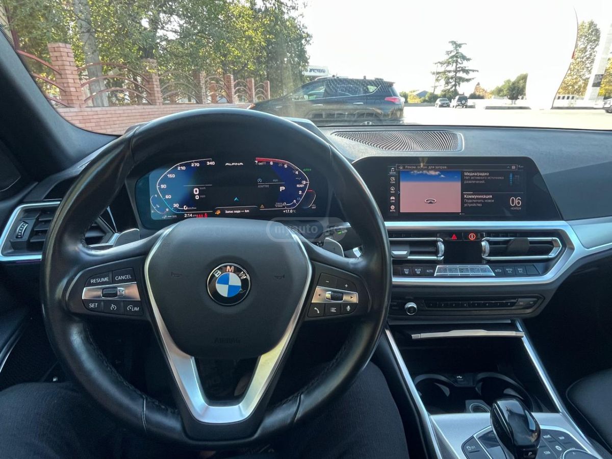BMW 330 2020 — photo 2