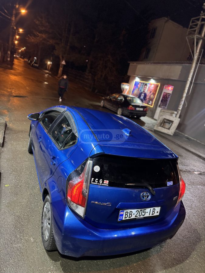 Toyota Prius C 2015 — photo 2