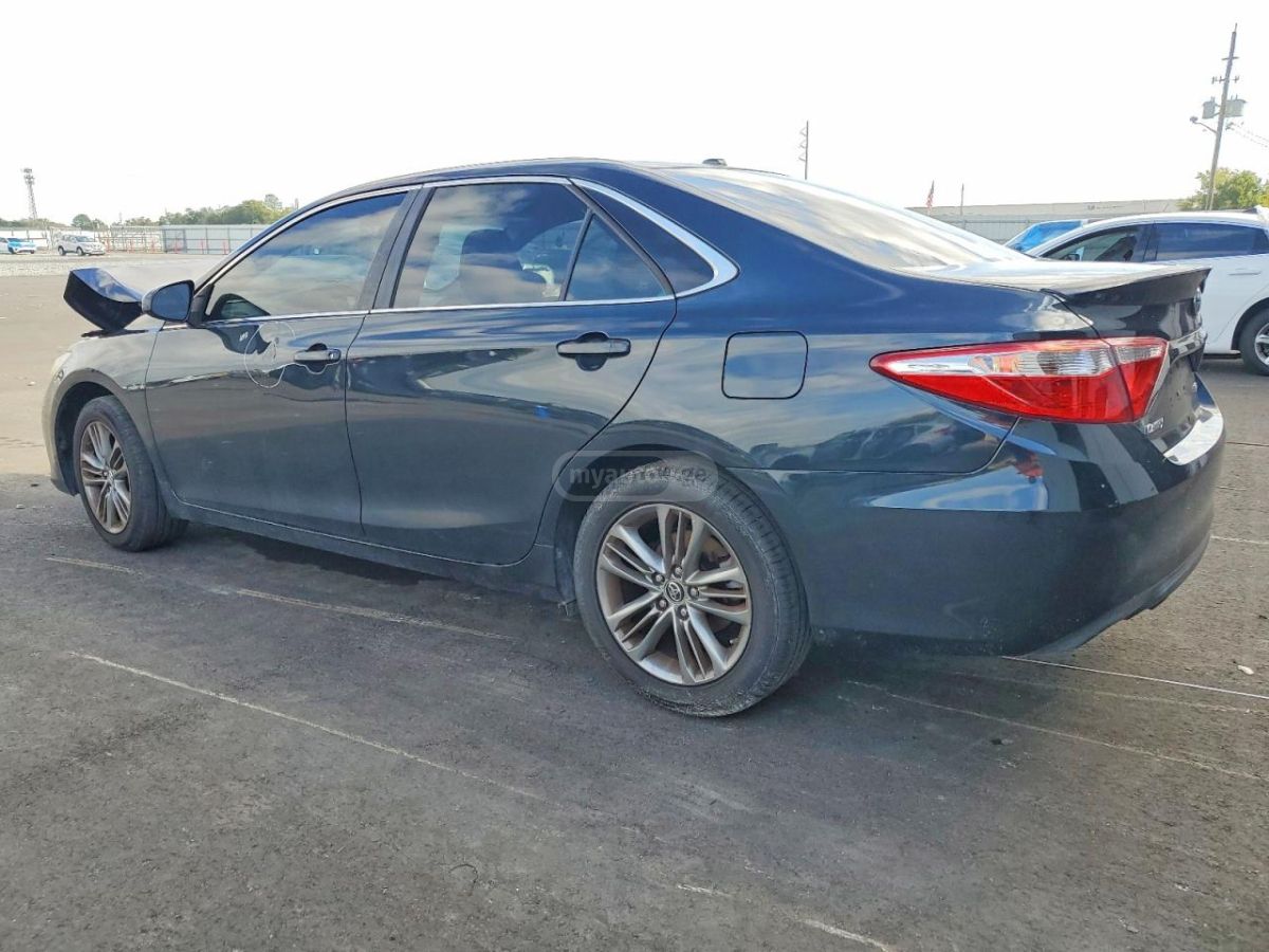Toyota Camry 2015 — photo 2