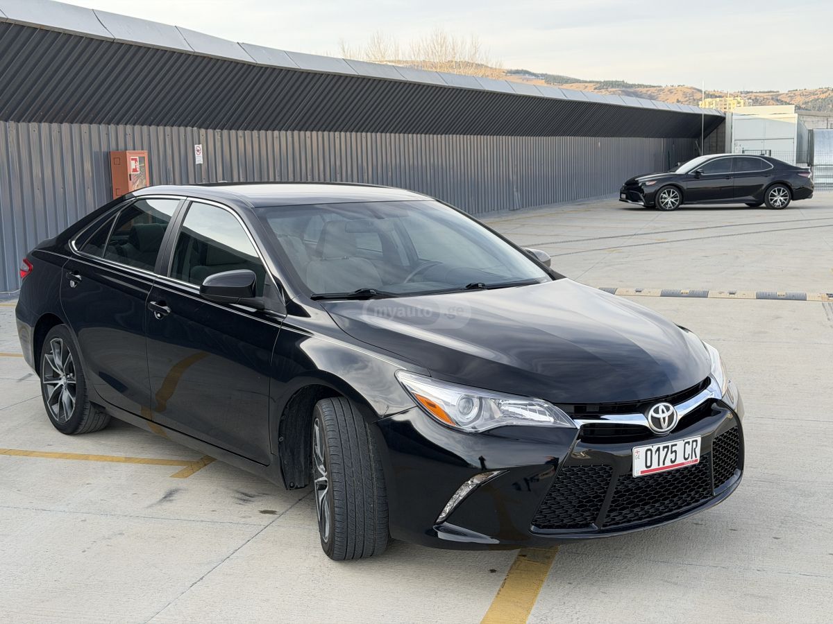 Toyota Camry 2016 — photo 2