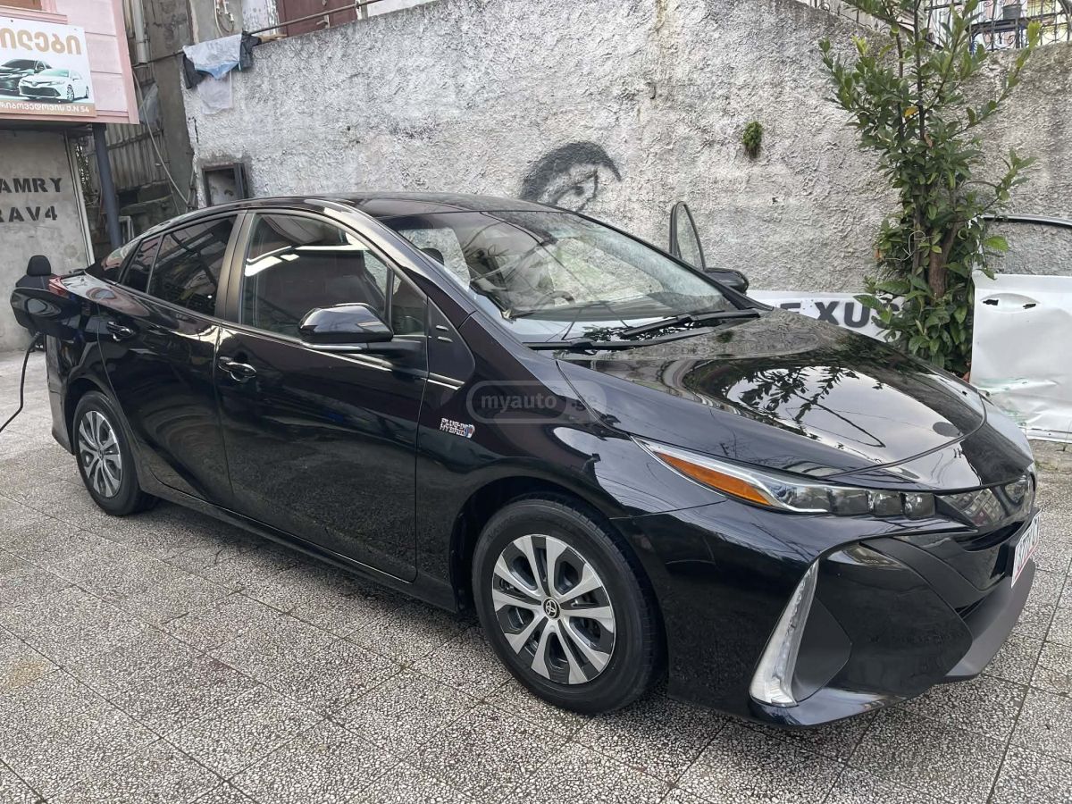 Toyota Prius 2021 — photo 2