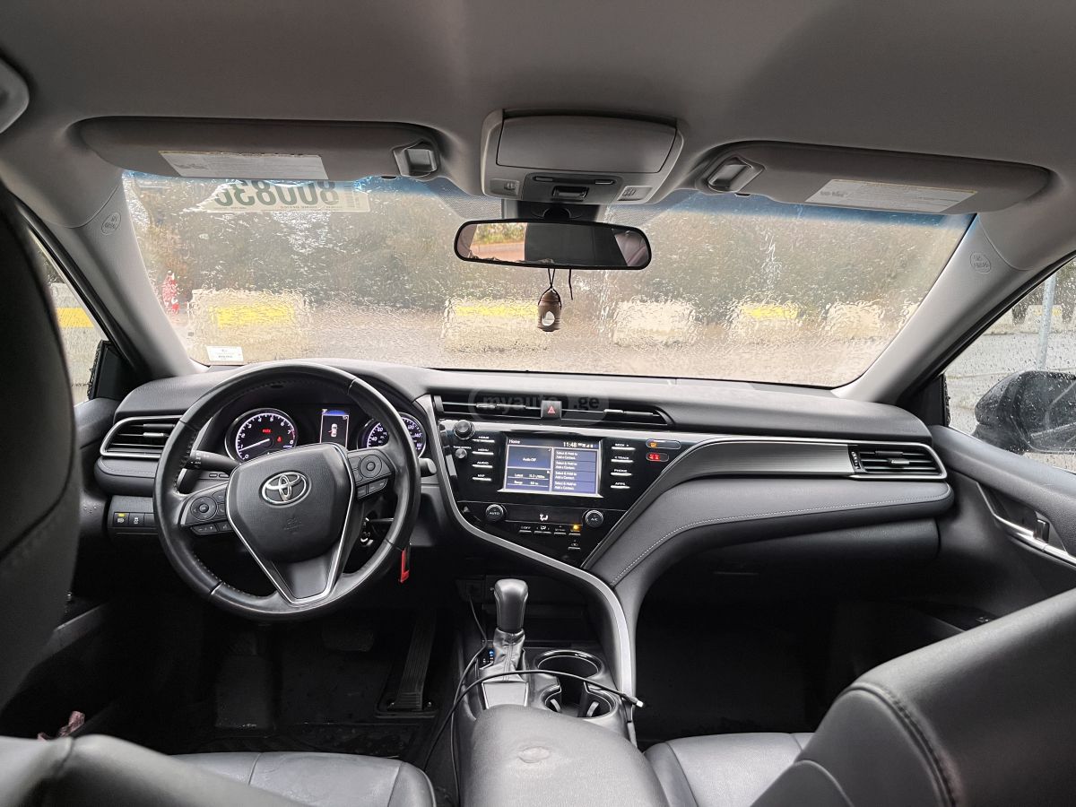 Toyota Camry 2019 — photo 2