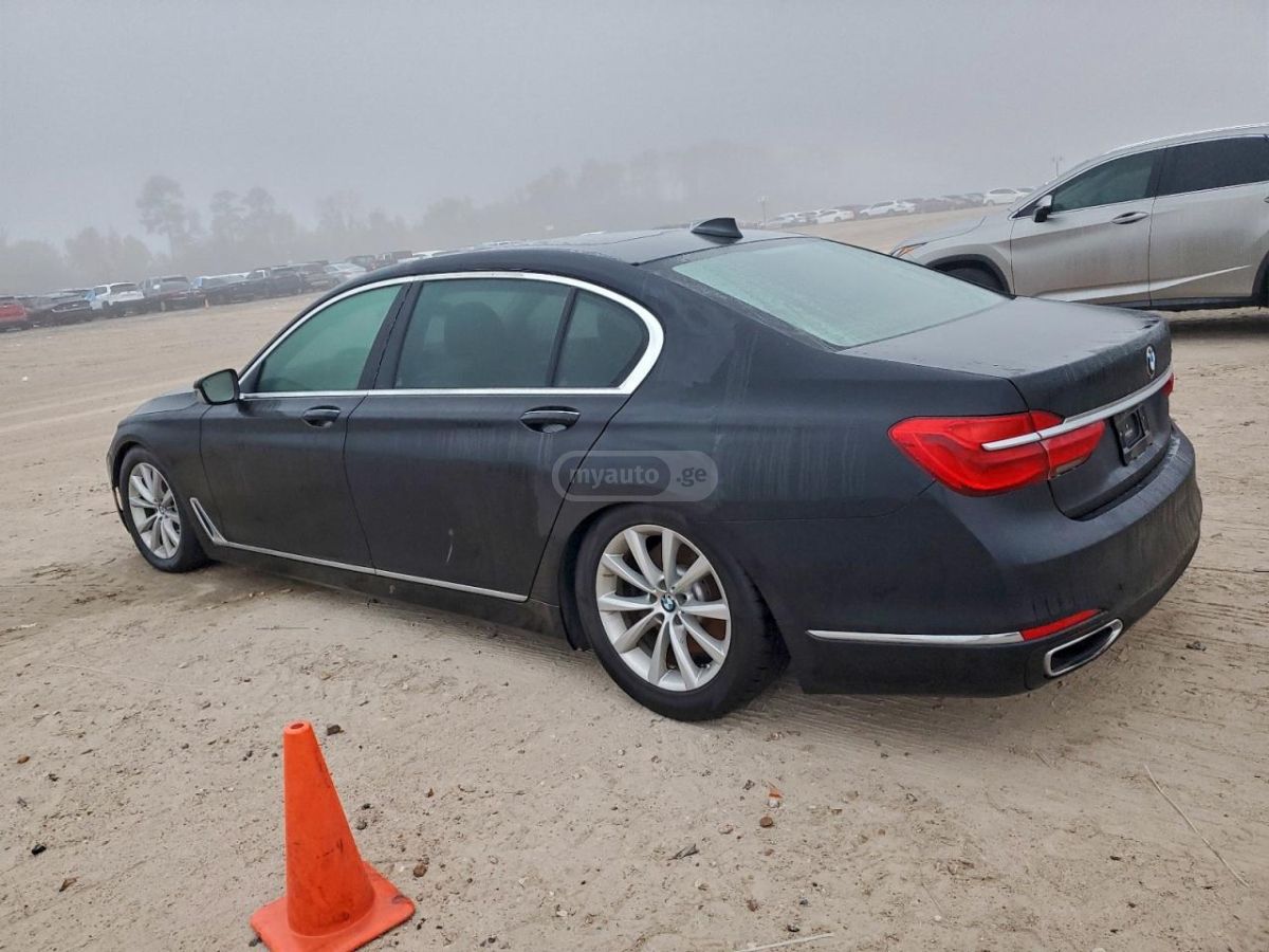 BMW 740 2018 — photo 2