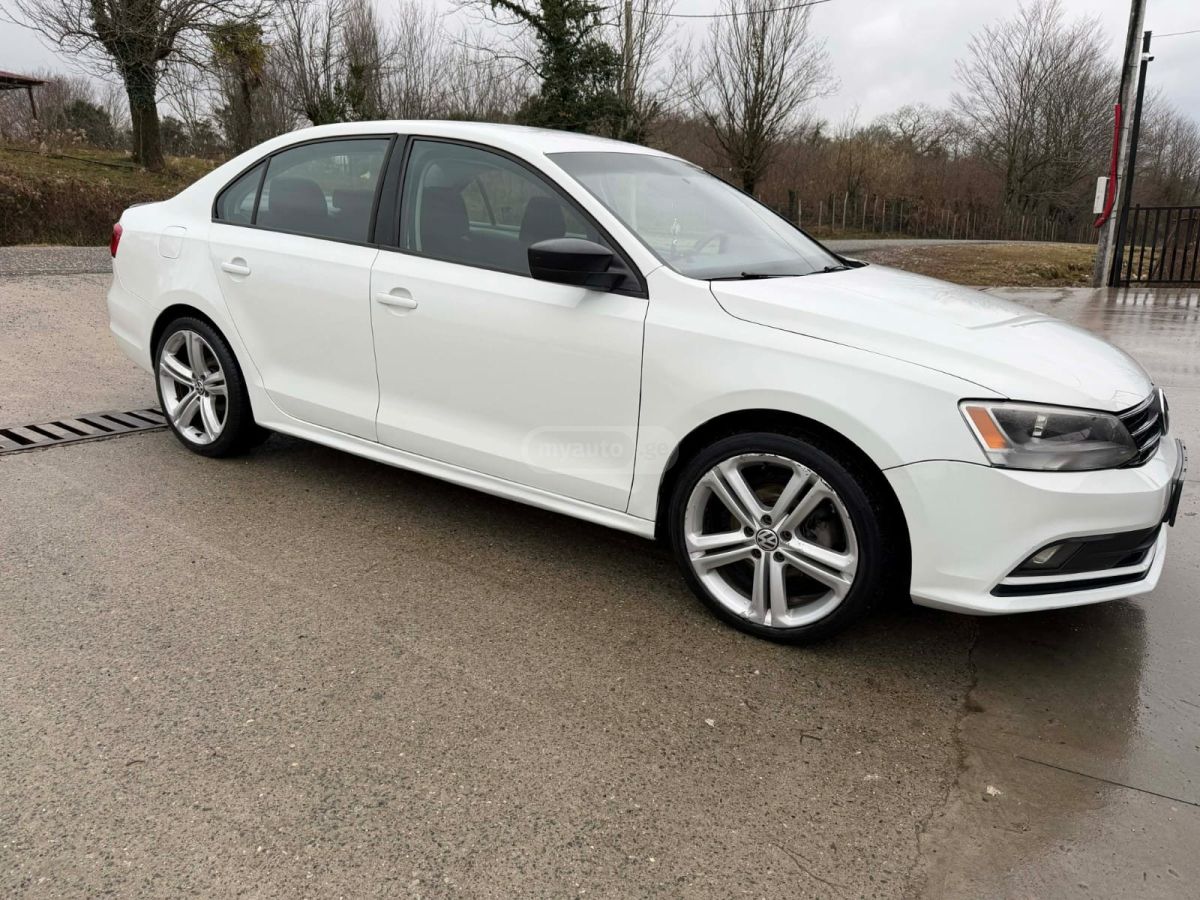 Volkswagen Jetta 2016 — photo 2