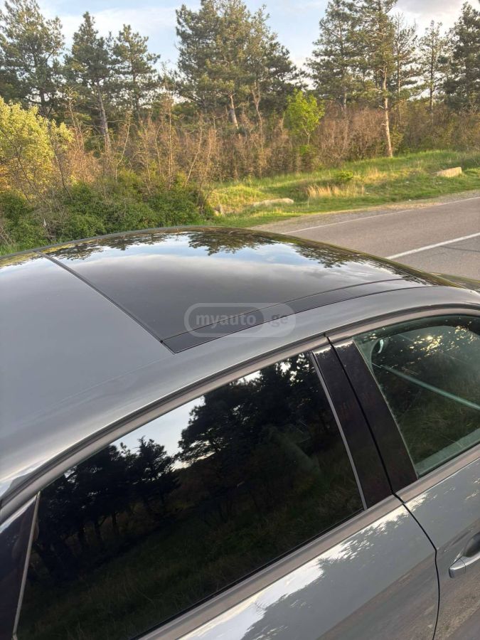Audi A3 2018 — photo 2