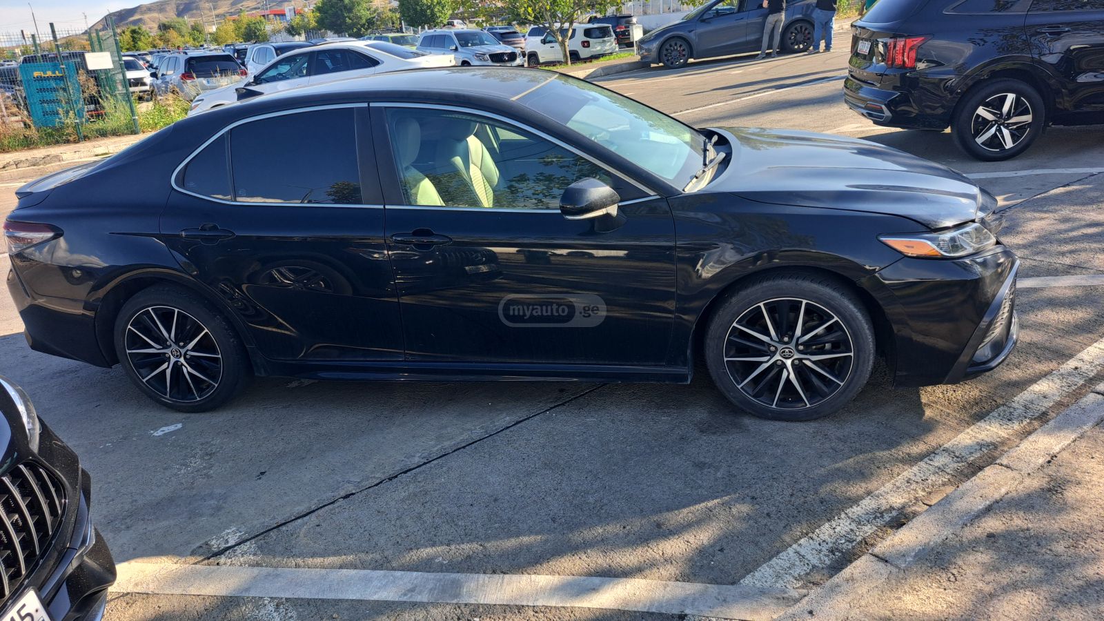 Toyota Camry 2021 — photo 2