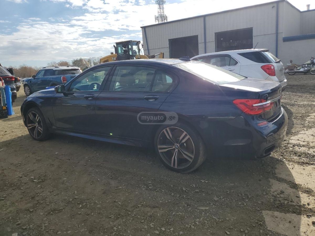 BMW 750 2018 — photo 2