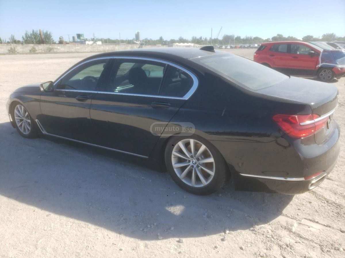 BMW 740 2018 — photo 2