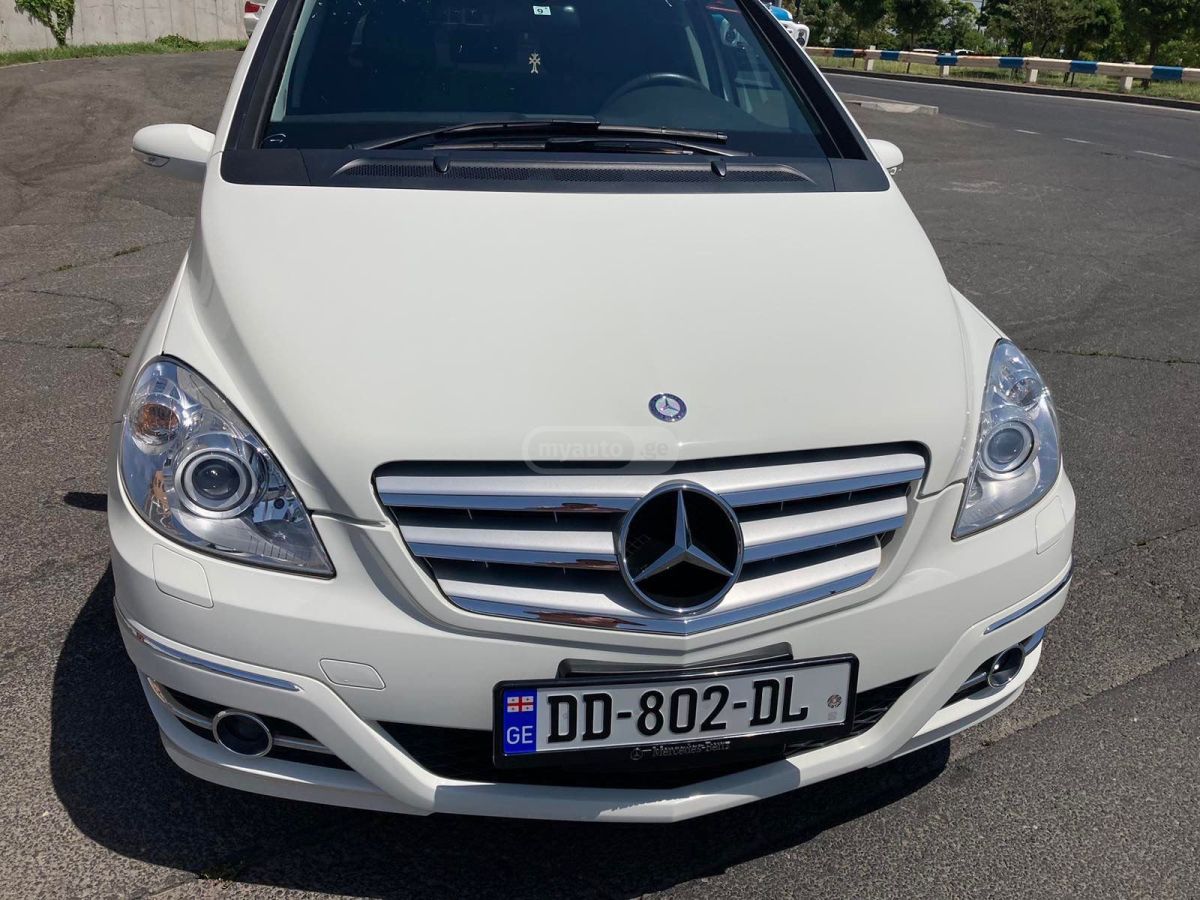 Mercedes-Benz B 180 2011 — photo 2