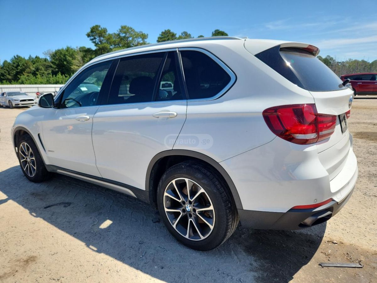 BMW X5 2018 — photo 2