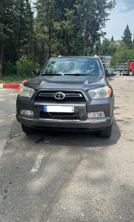 Toyota 4Runner 2011 — photo 2