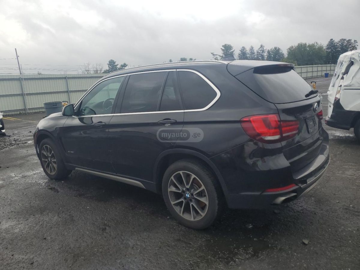 BMW X5 2018 — photo 2