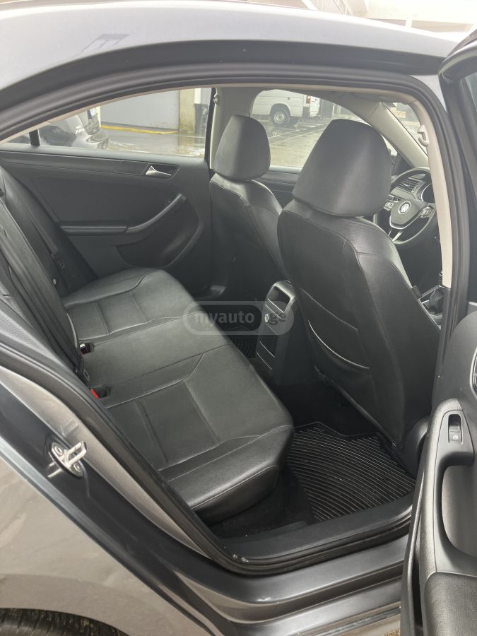 Volkswagen Jetta 2016 — photo 2