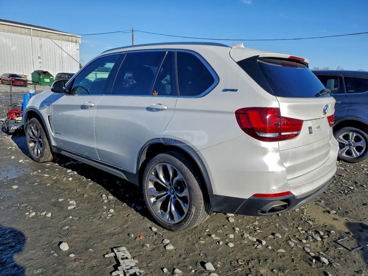 BMW X5 2018 — photo 2