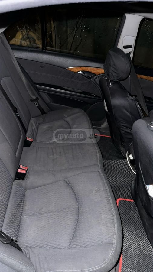 Mercedes-Benz E 320