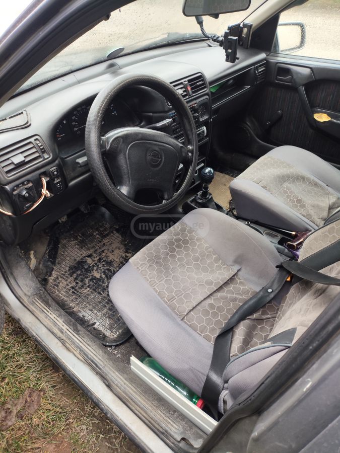 Opel Vectra 1993 — photo 2