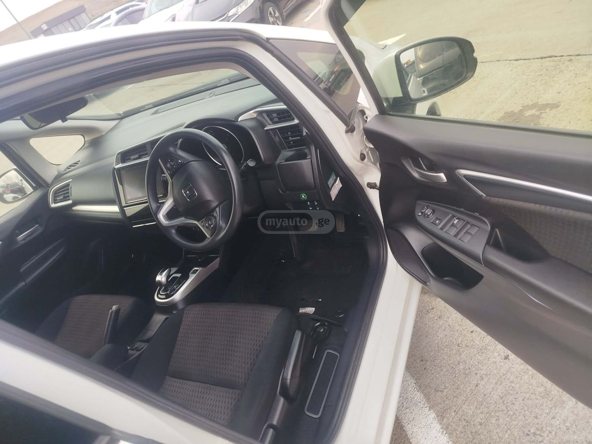 Honda Fit 2019 — photo 2
