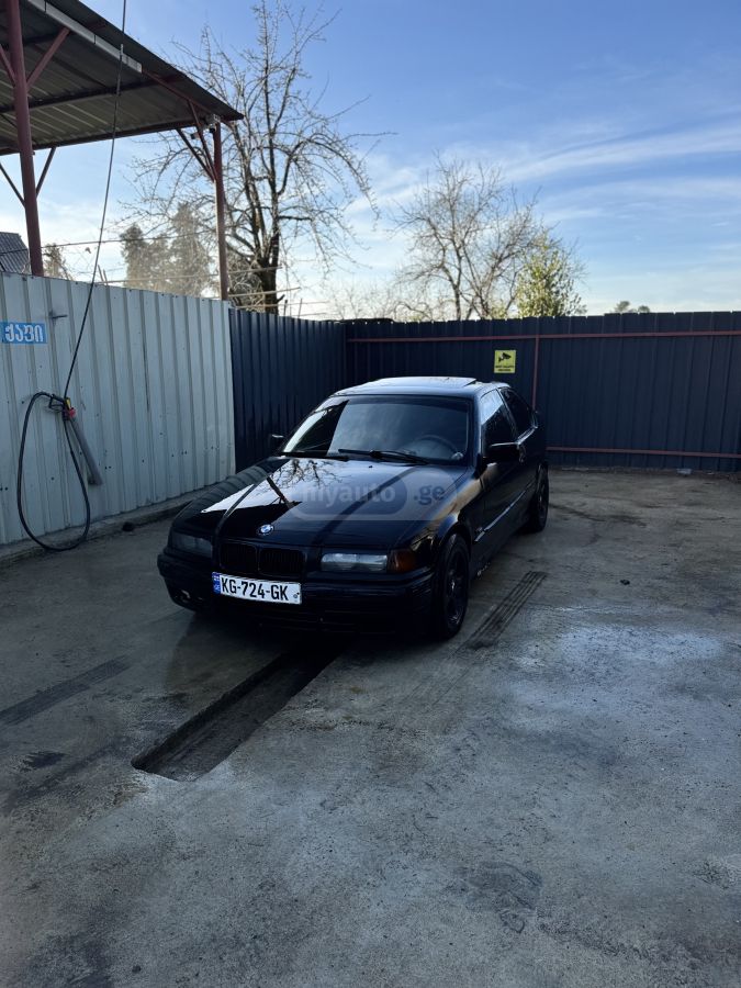 BMW 318 1996 — photo 2