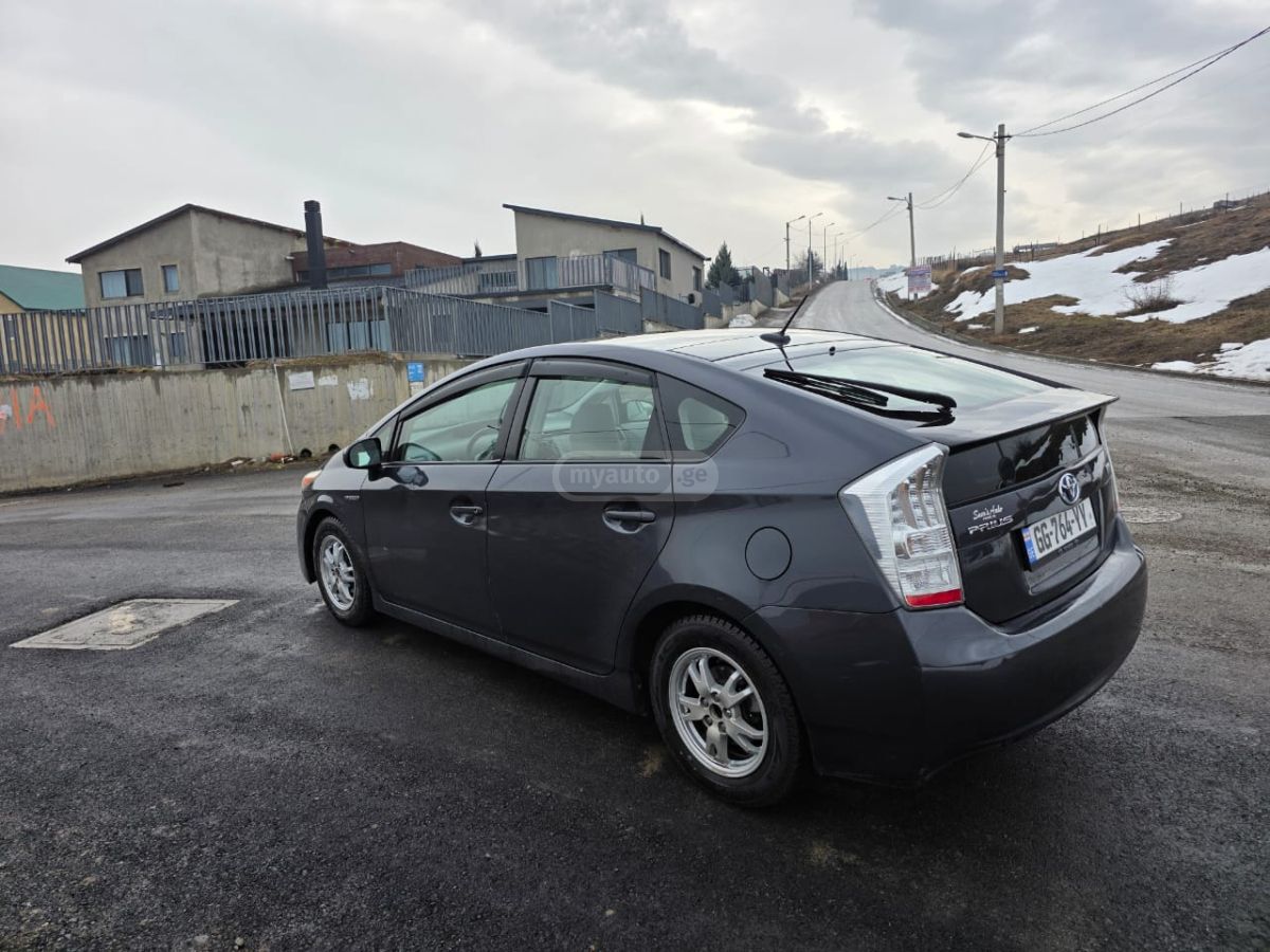 Toyota Prius 2011 — photo 2