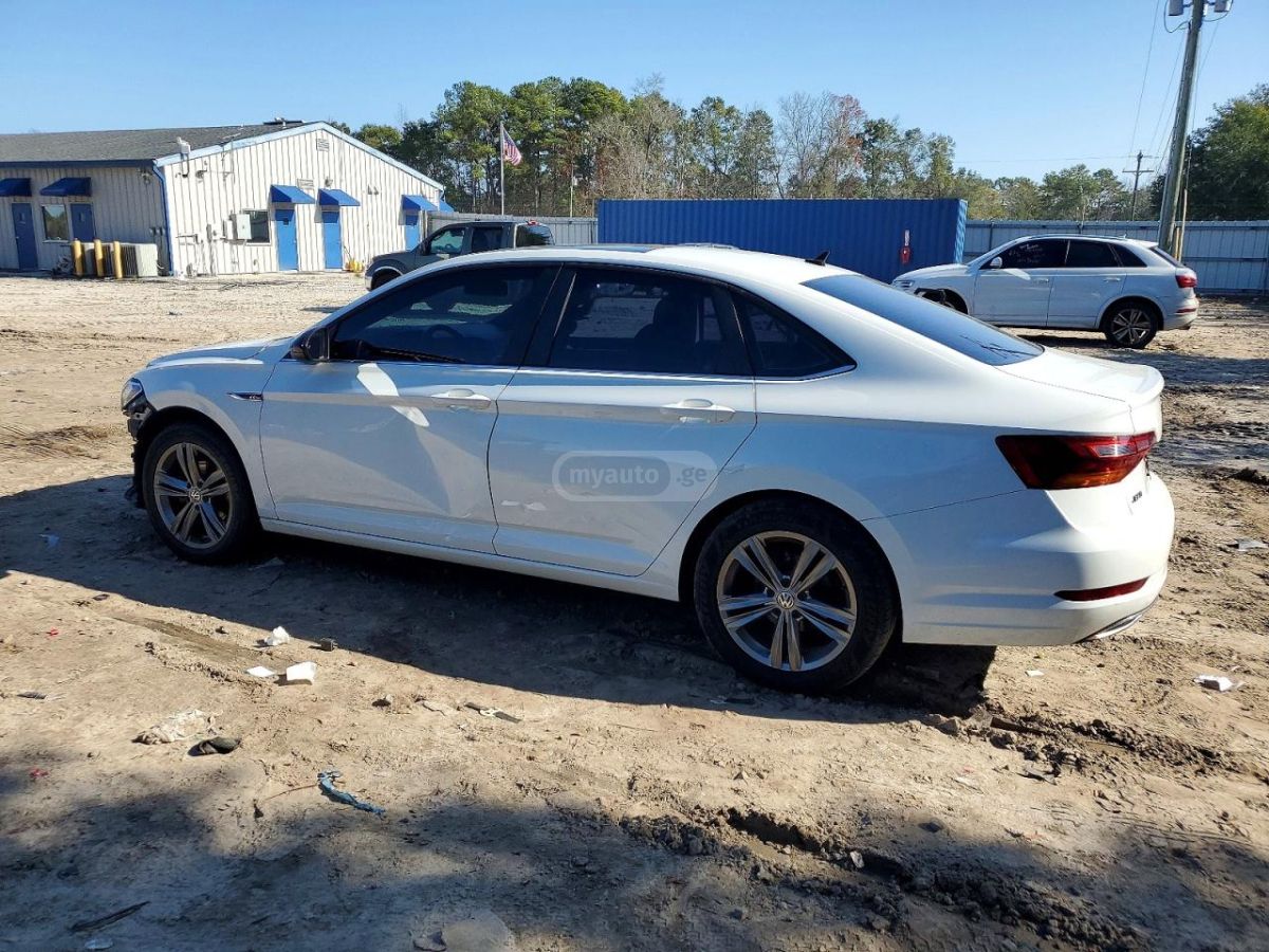 Volkswagen Jetta 2019 — photo 2