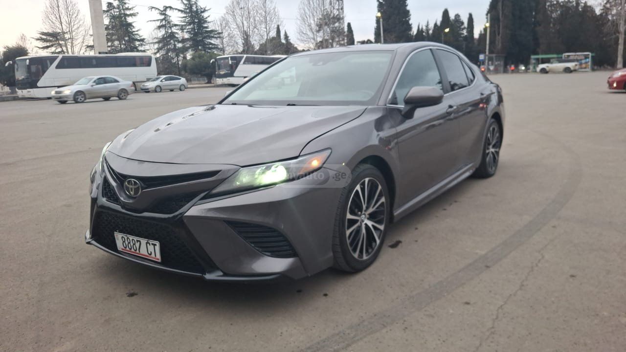 Toyota Camry 2019 — photo 2