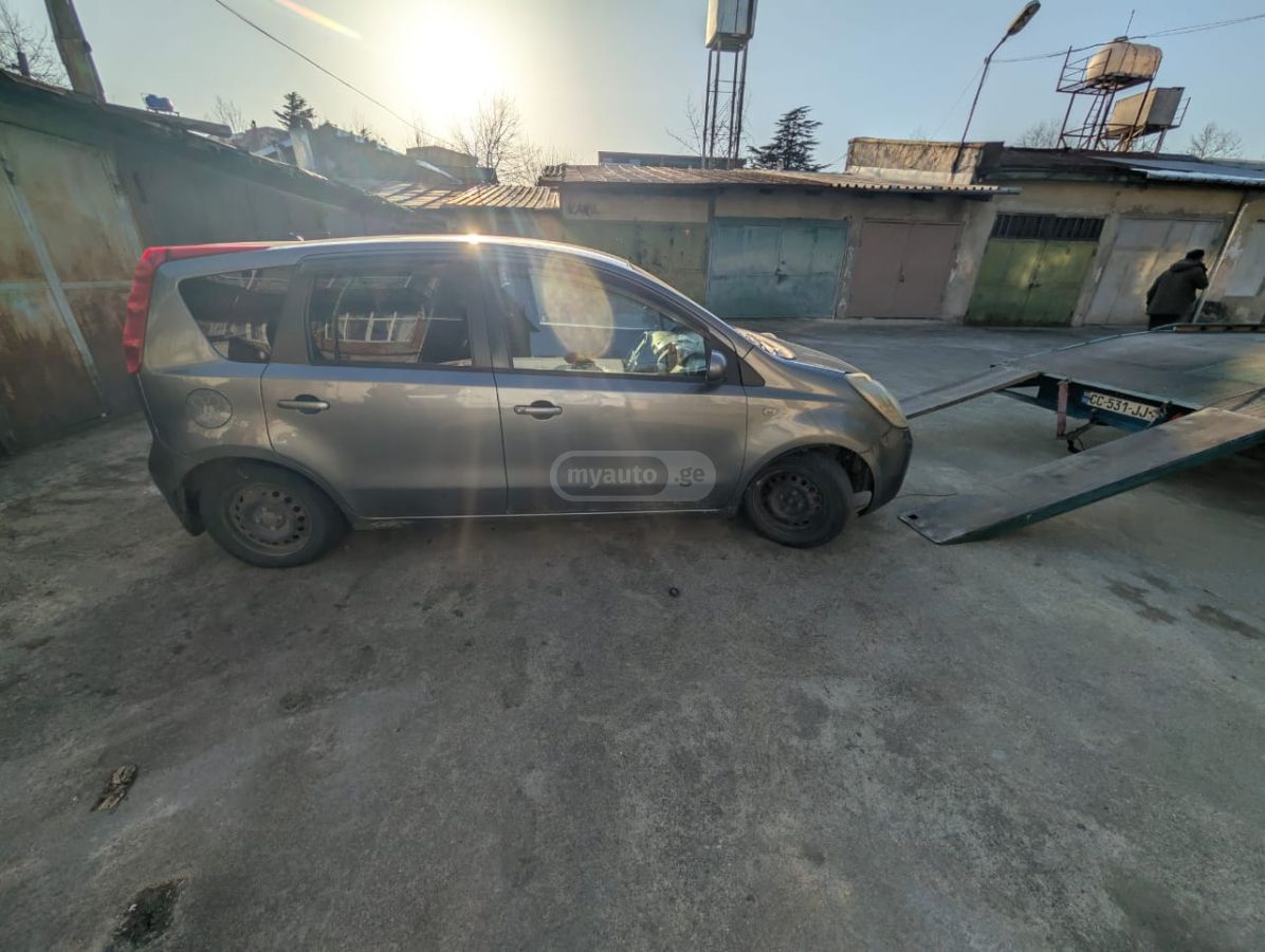 Nissan Note 2006 — photo 2