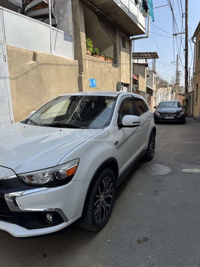Mitsubishi Outlander Sport 2017 — photo 2