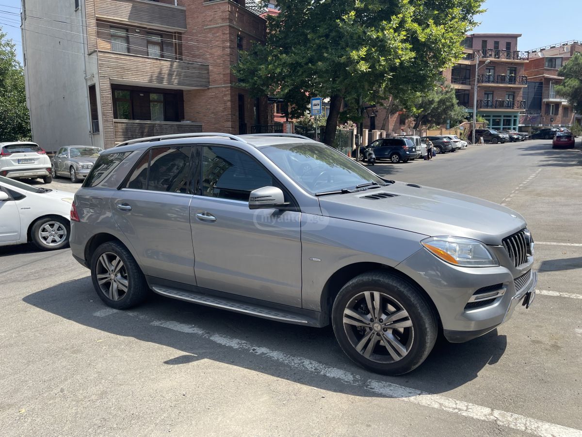 Mercedes-Benz ML 350 2012 — photo 2