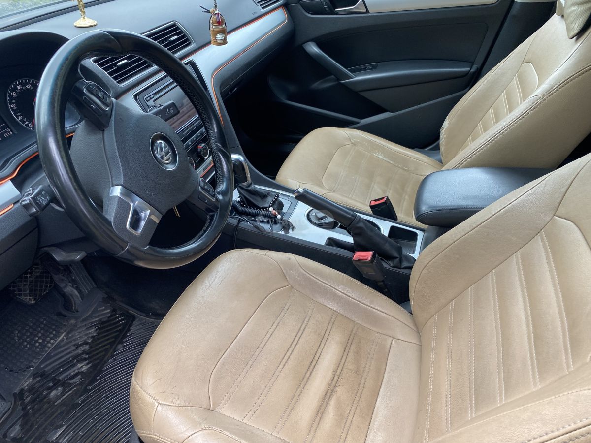 Volkswagen Passat 2013 — photo 2