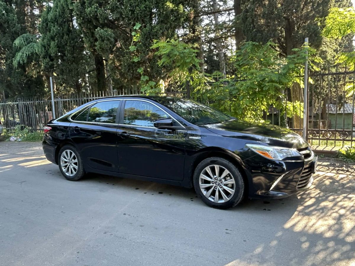 Toyota Camry 2016 — photo 2