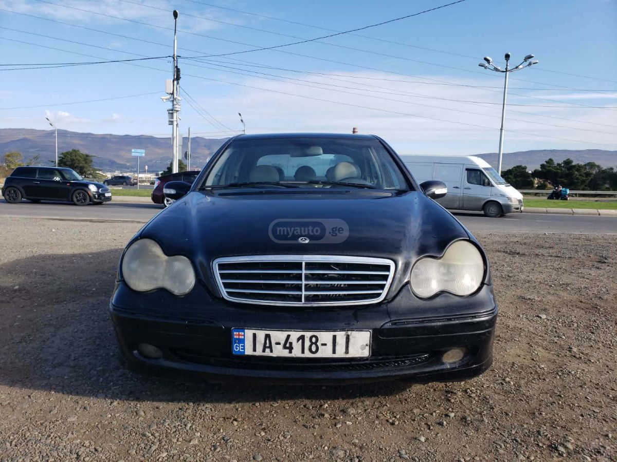 Mercedes-Benz C 230