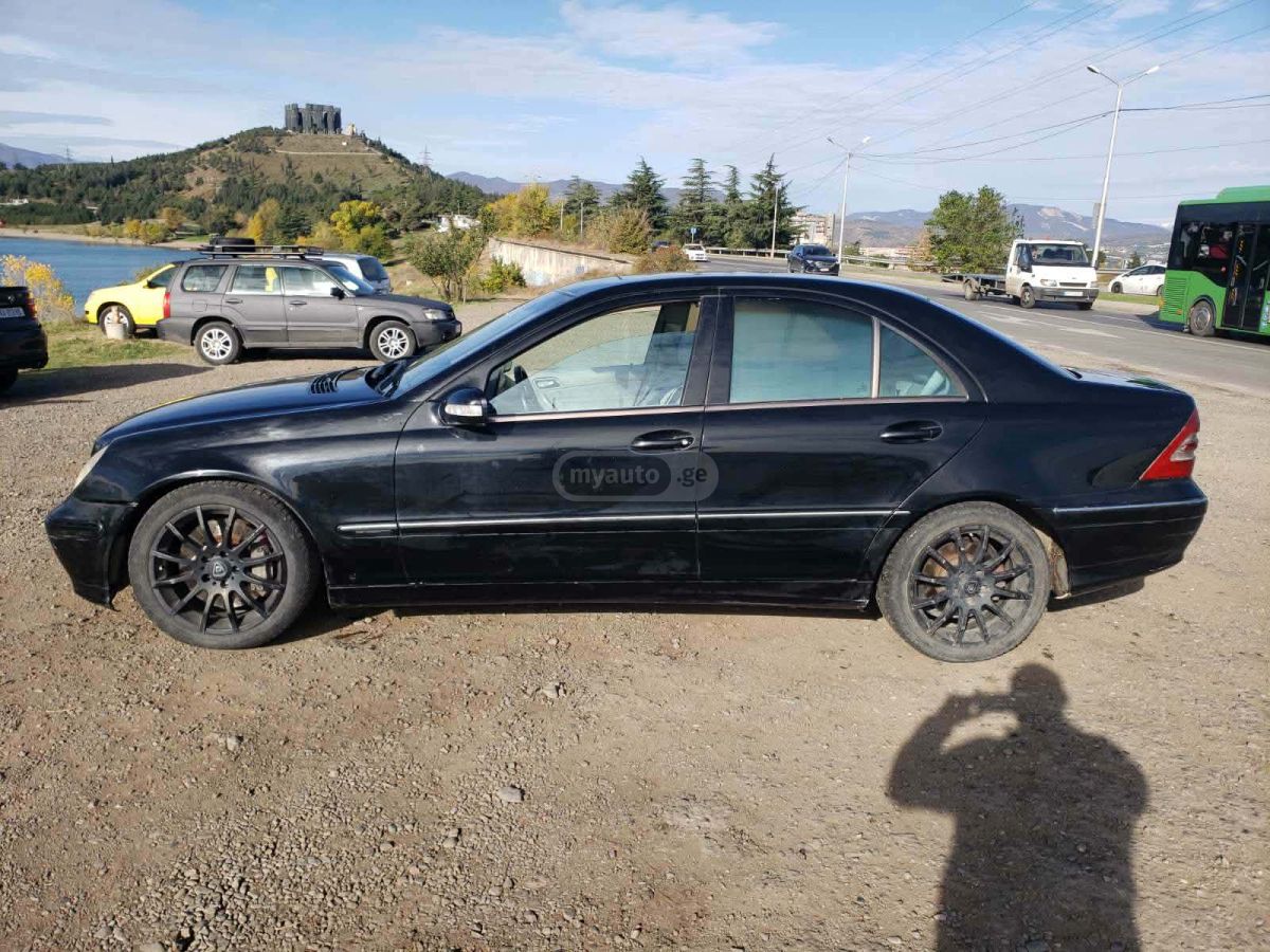 Mercedes-Benz C 230 2004 — photo 2