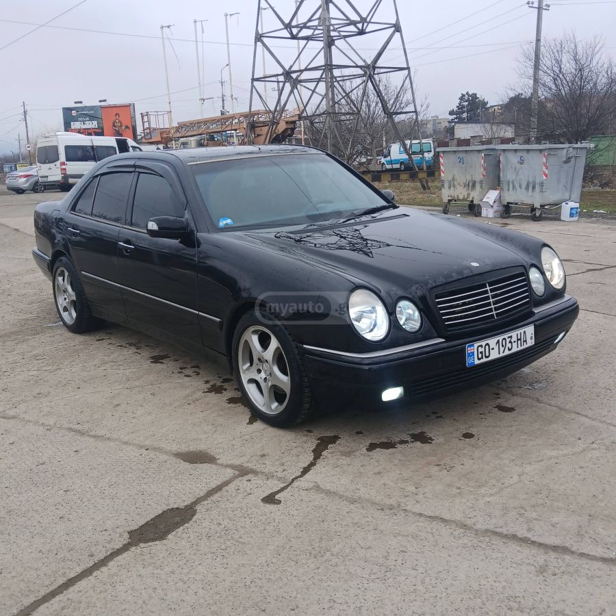 Mercedes-Benz 210