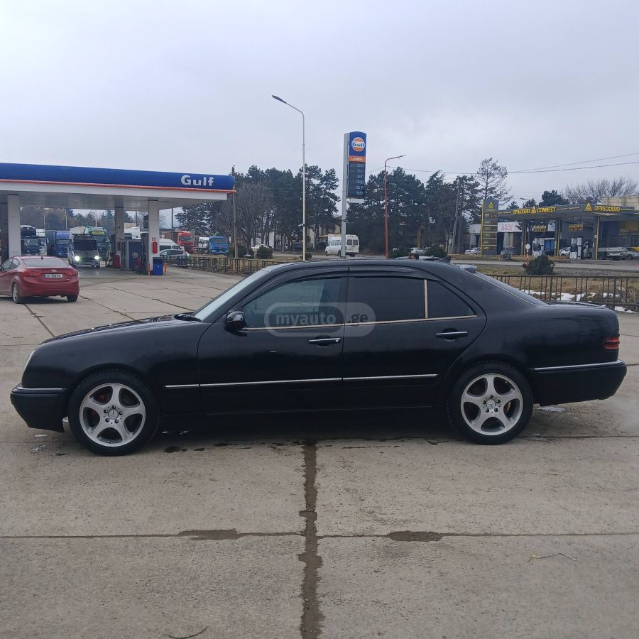 Mercedes-Benz 210 1999 — photo 2