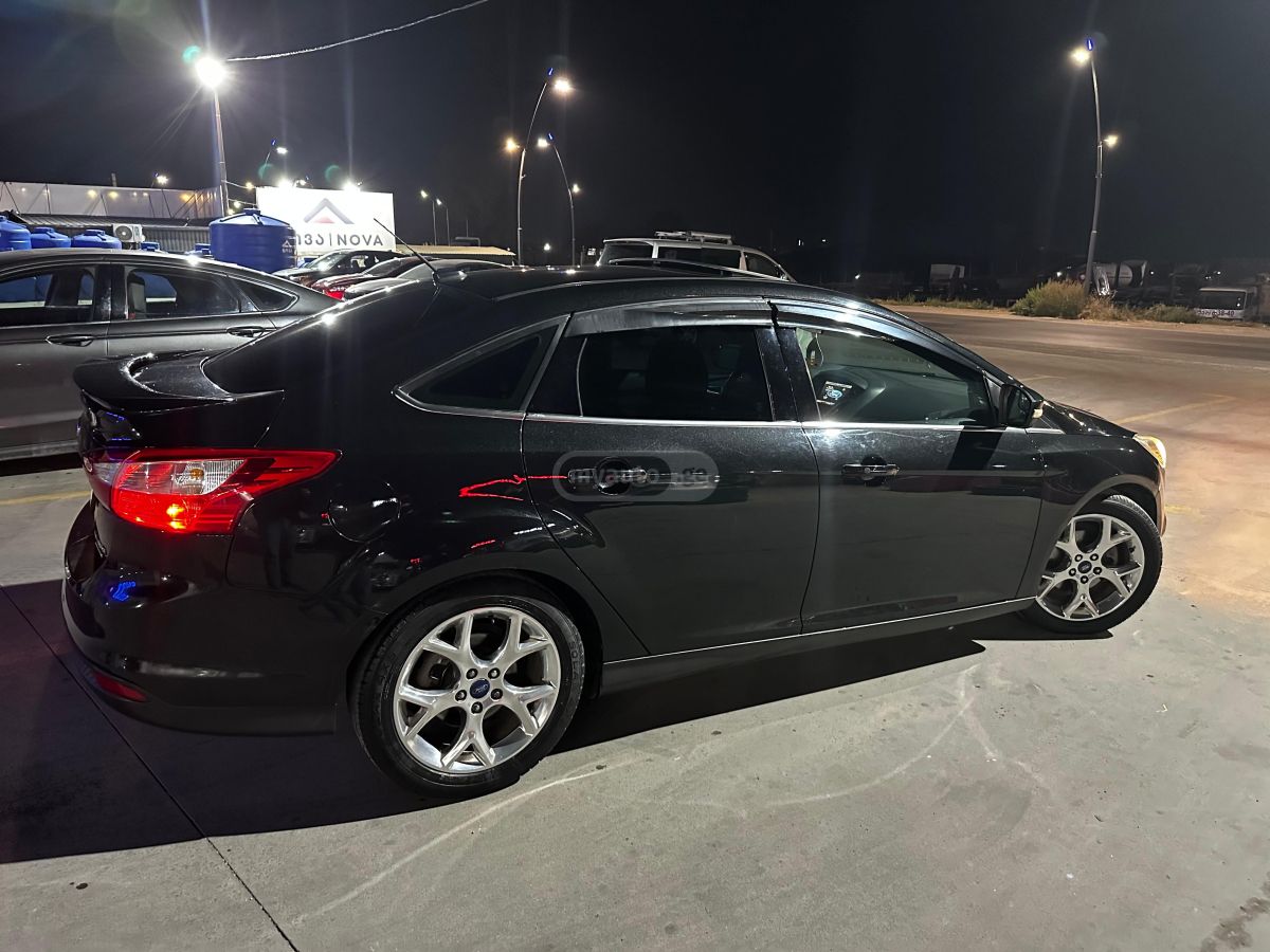 Ford Focus 2014 — photo 2