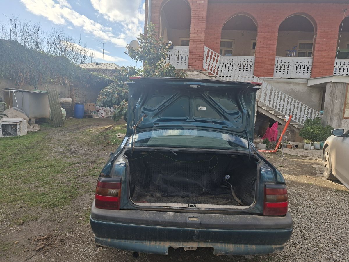 Opel Vectra 1995 — photo 2