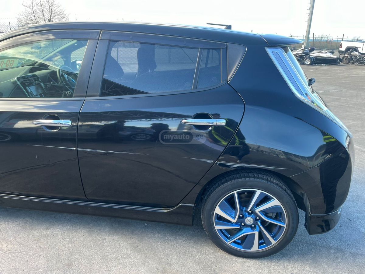 Nissan Leaf 2017 — photo 2