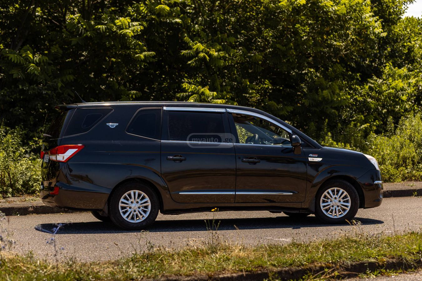 Ssangyong Rodius 2016 — photo 2