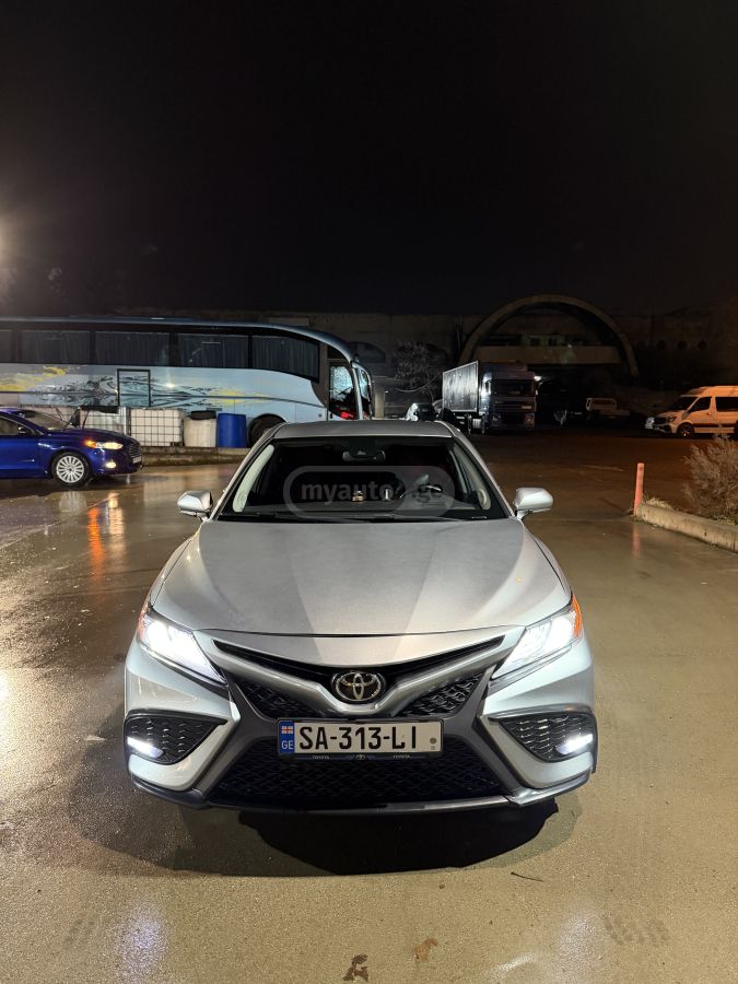 Toyota Camry 2019 — photo 2