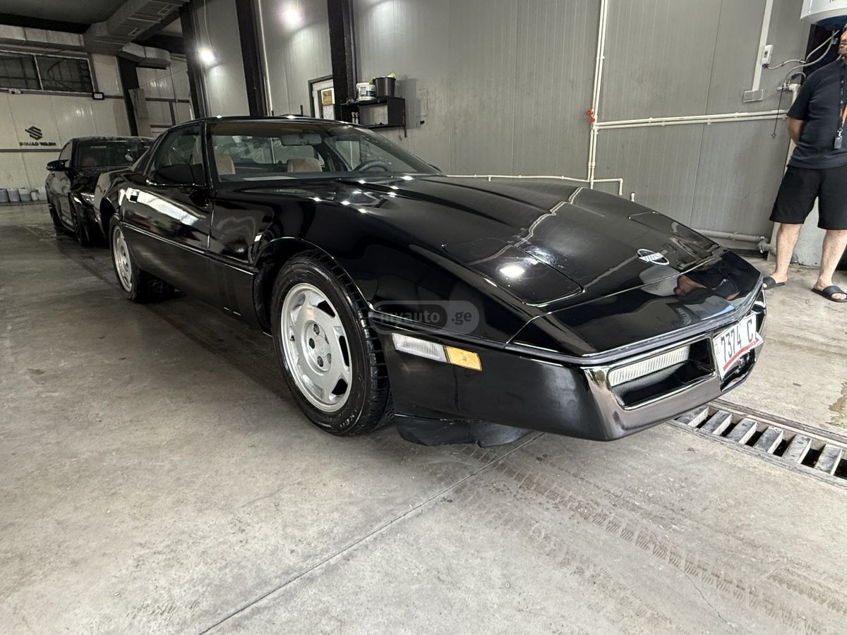 Chevrolet Corvette 1987 — photo 2