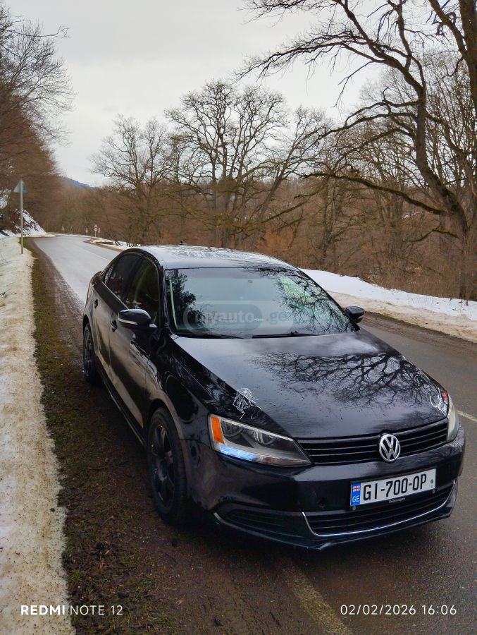 Volkswagen Jetta 2012 — photo 2