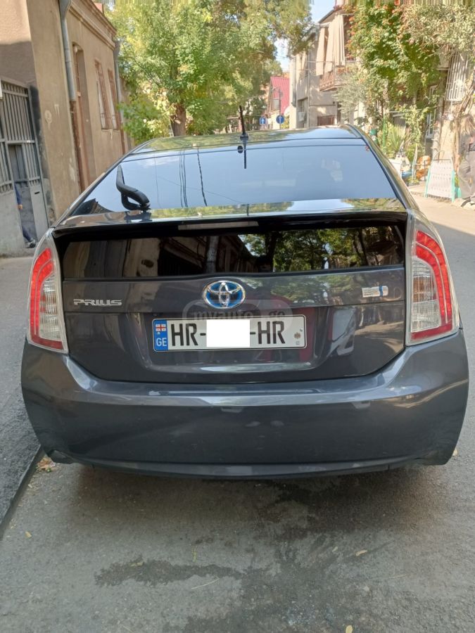Toyota Prius 2014 — photo 2