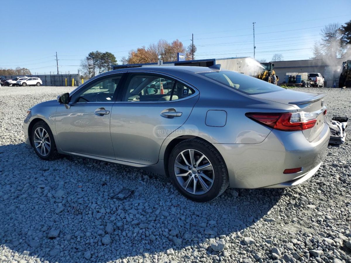 Lexus ES 300 2017 — photo 2