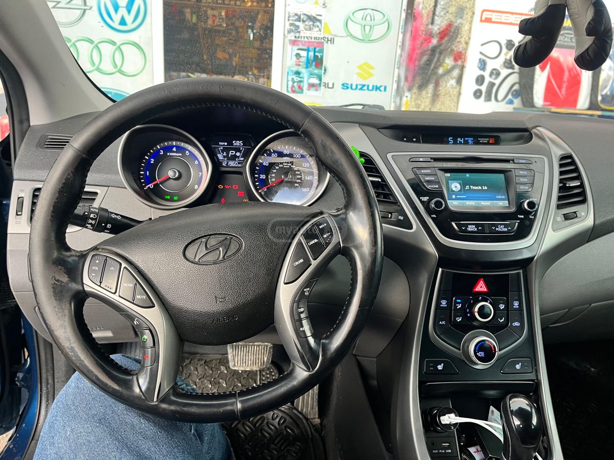Hyundai Elantra 2013 — photo 2