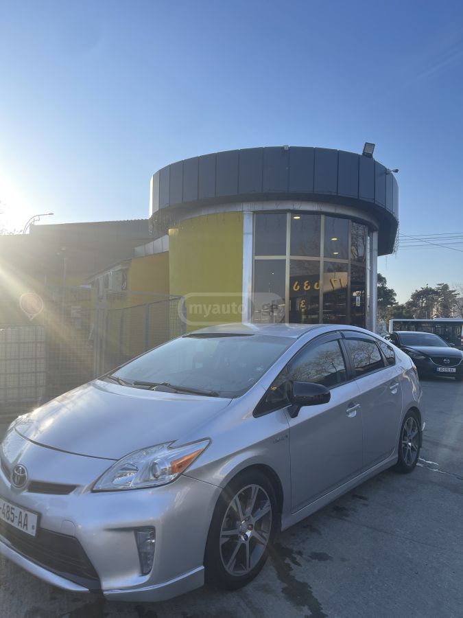 Toyota Prius 2012 — photo 2