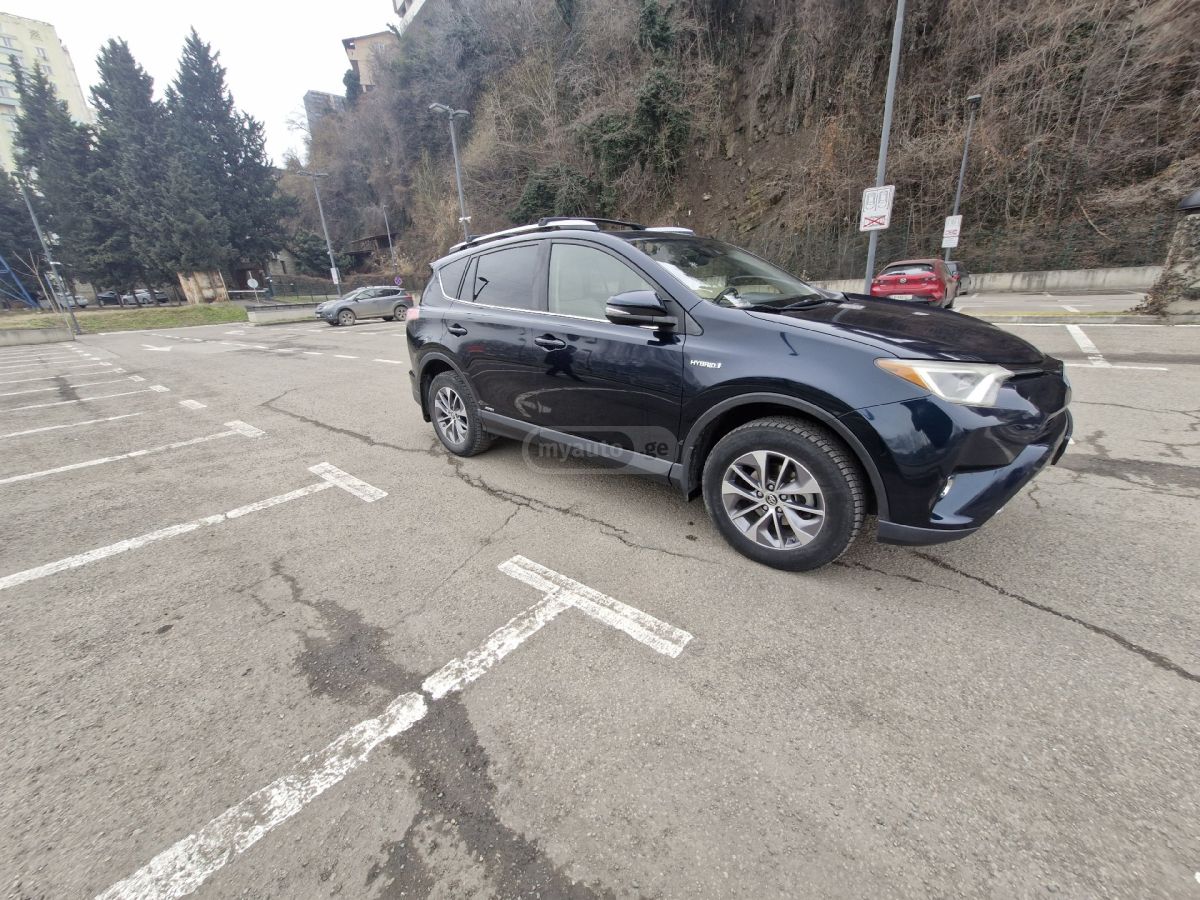 Toyota RAV 4 2018 — photo 2
