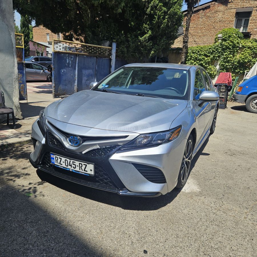 Toyota Camry 2020 — photo 2