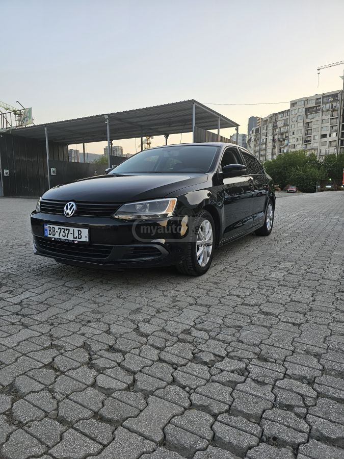 Volkswagen Jetta 2012 — photo 2