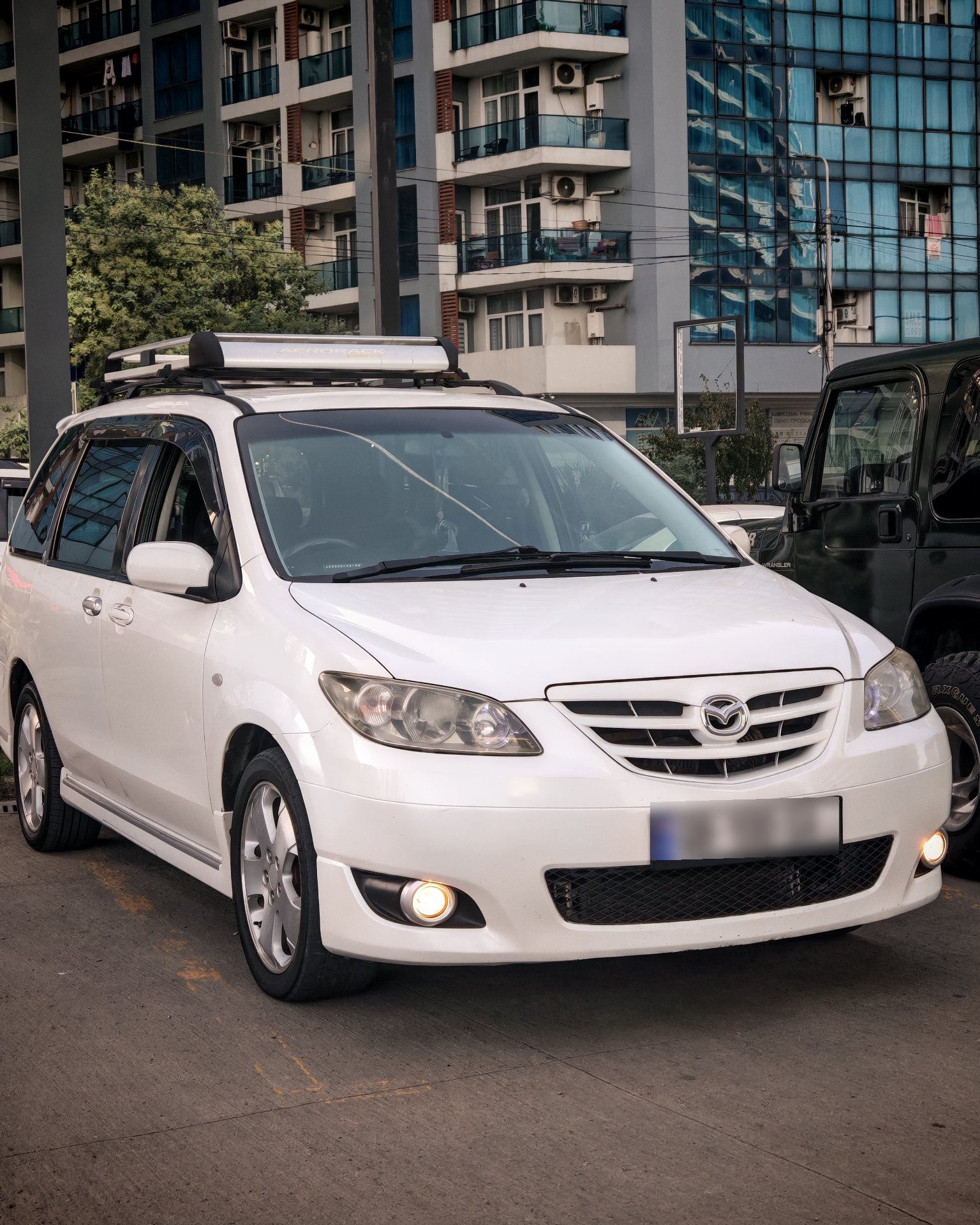 Mazda MPV 2004 — photo 2
