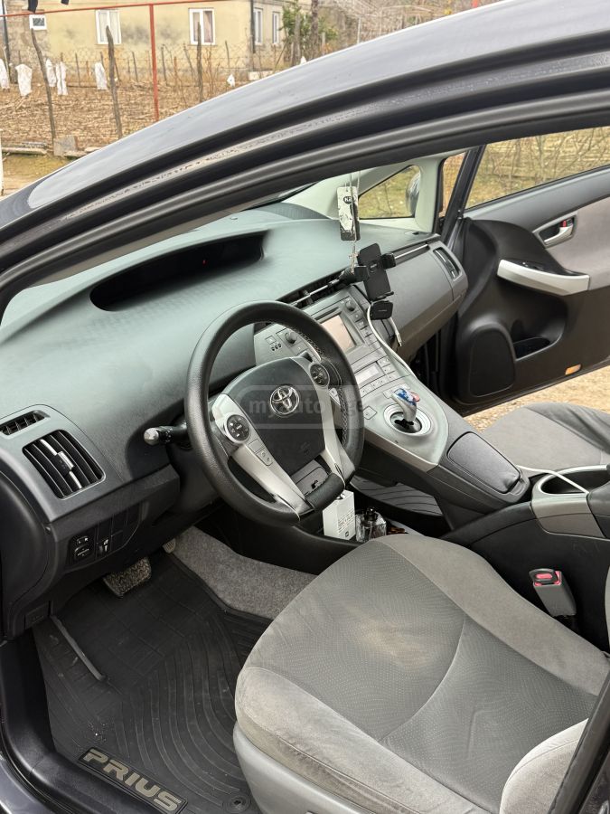 Toyota Prius 2012 — photo 2